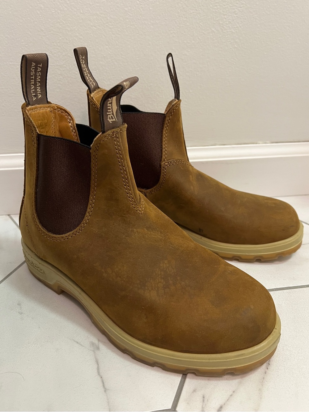 Blundstone 1320 Saddle Brown Premium Leather Chelsea Boots Size 8.5 Womens